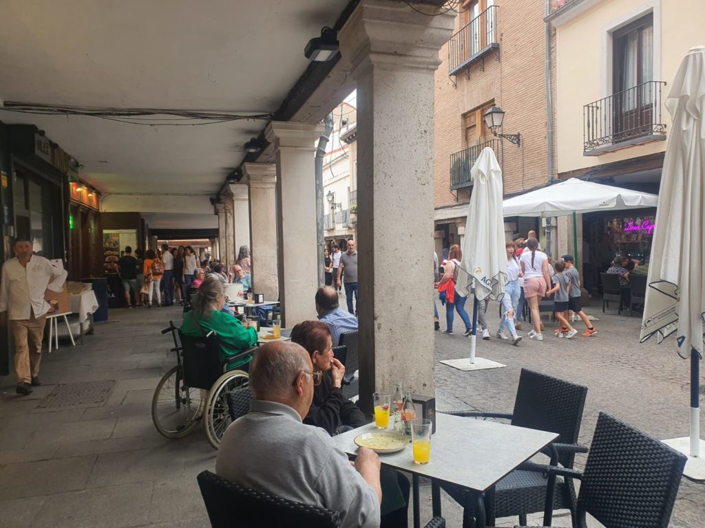 Veladores en la calle Mayor